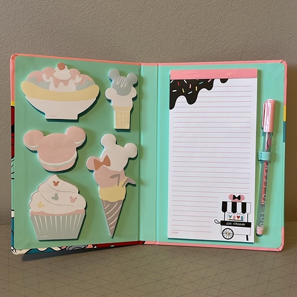 Disney Mickey & Minnie Notebook, Pen and Sticky Notes Set - Picture 2 of 3